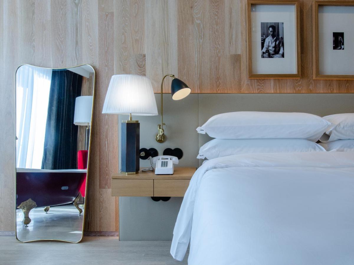Browns Avenue Hotel Lisboa Eksteriør bilde A bedroom at the Standard East Village