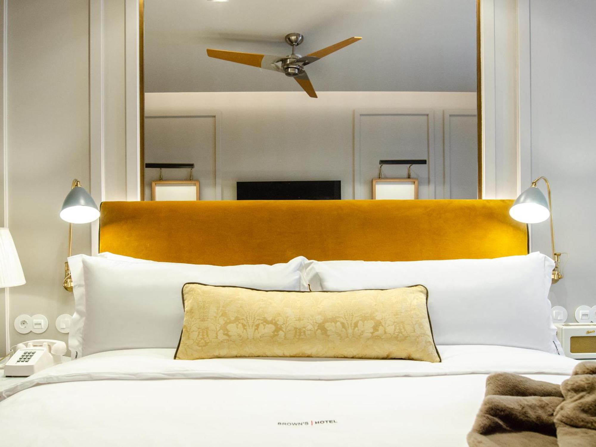 Browns Avenue Hotel Lisboa Eksteriør bilde A bedroom at the hotel