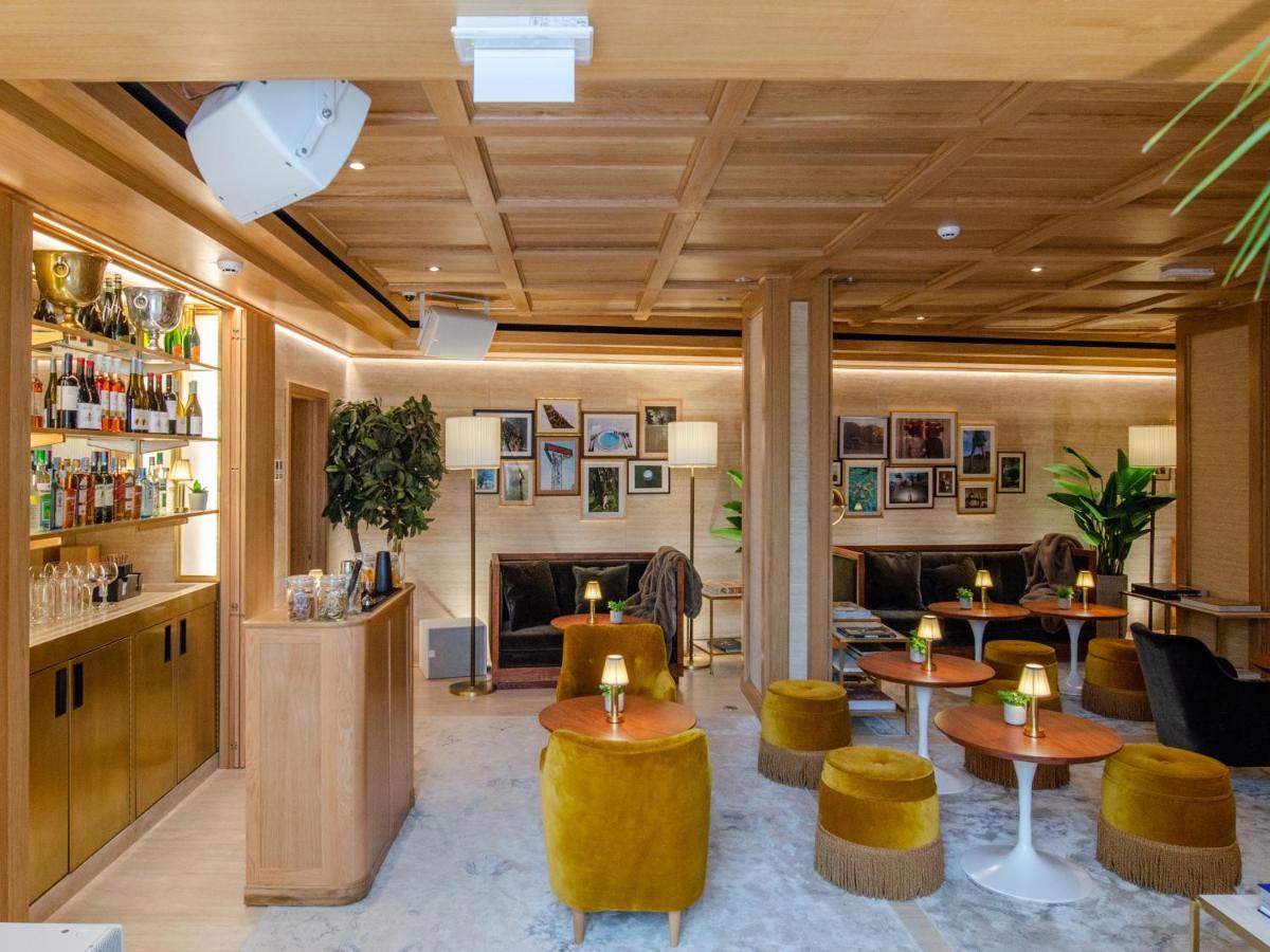 Browns Avenue Hotel Lisboa Eksteriør bilde The bar at the 100 Queen's Gate