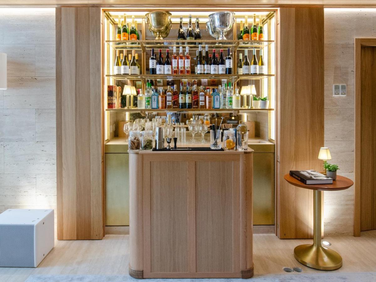 Browns Avenue Hotel Lisboa Eksteriør bilde The bar at the 100 Queen's Gate